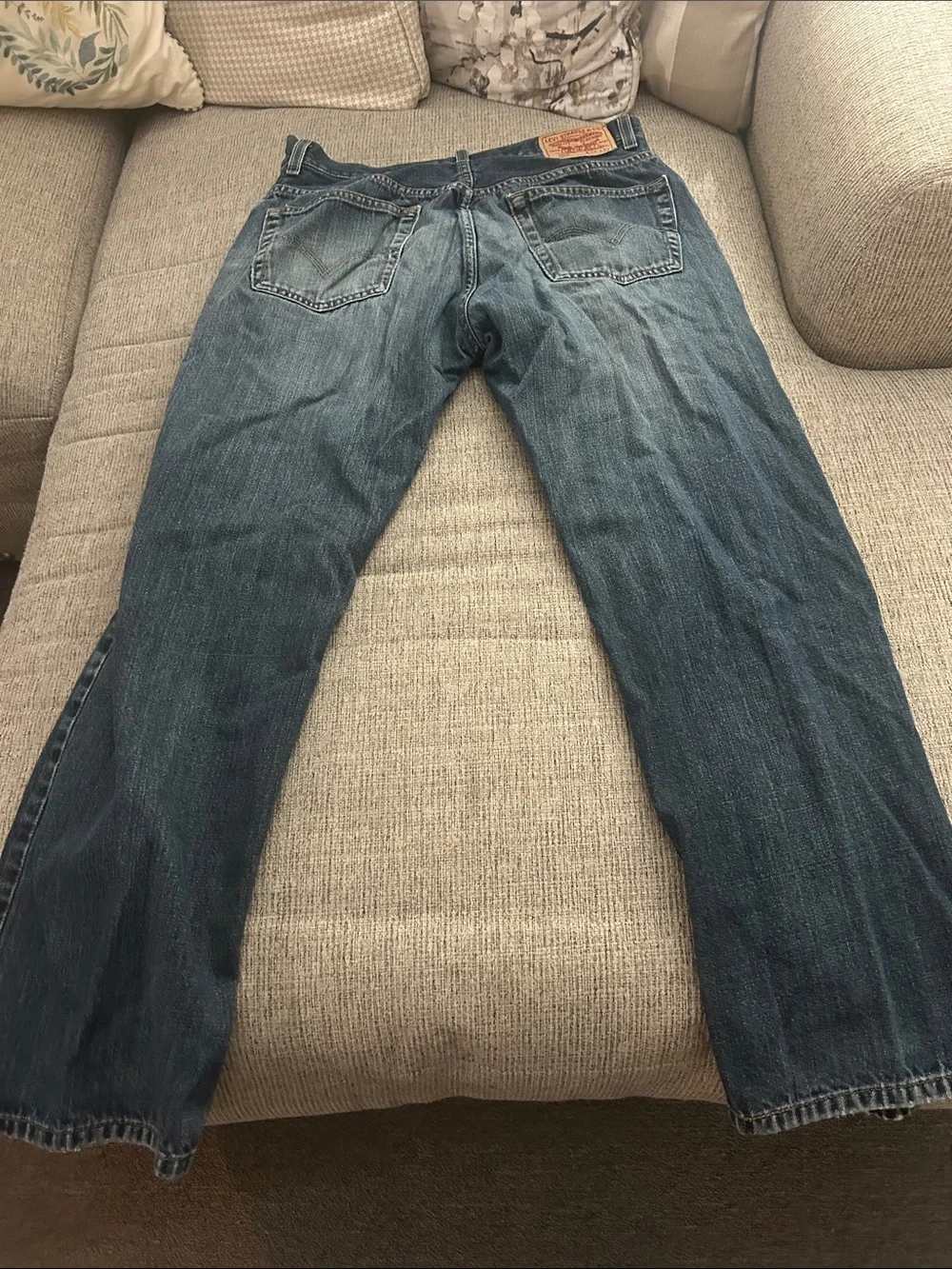 Levi's Men's Faded Blue Relaxed Jeans